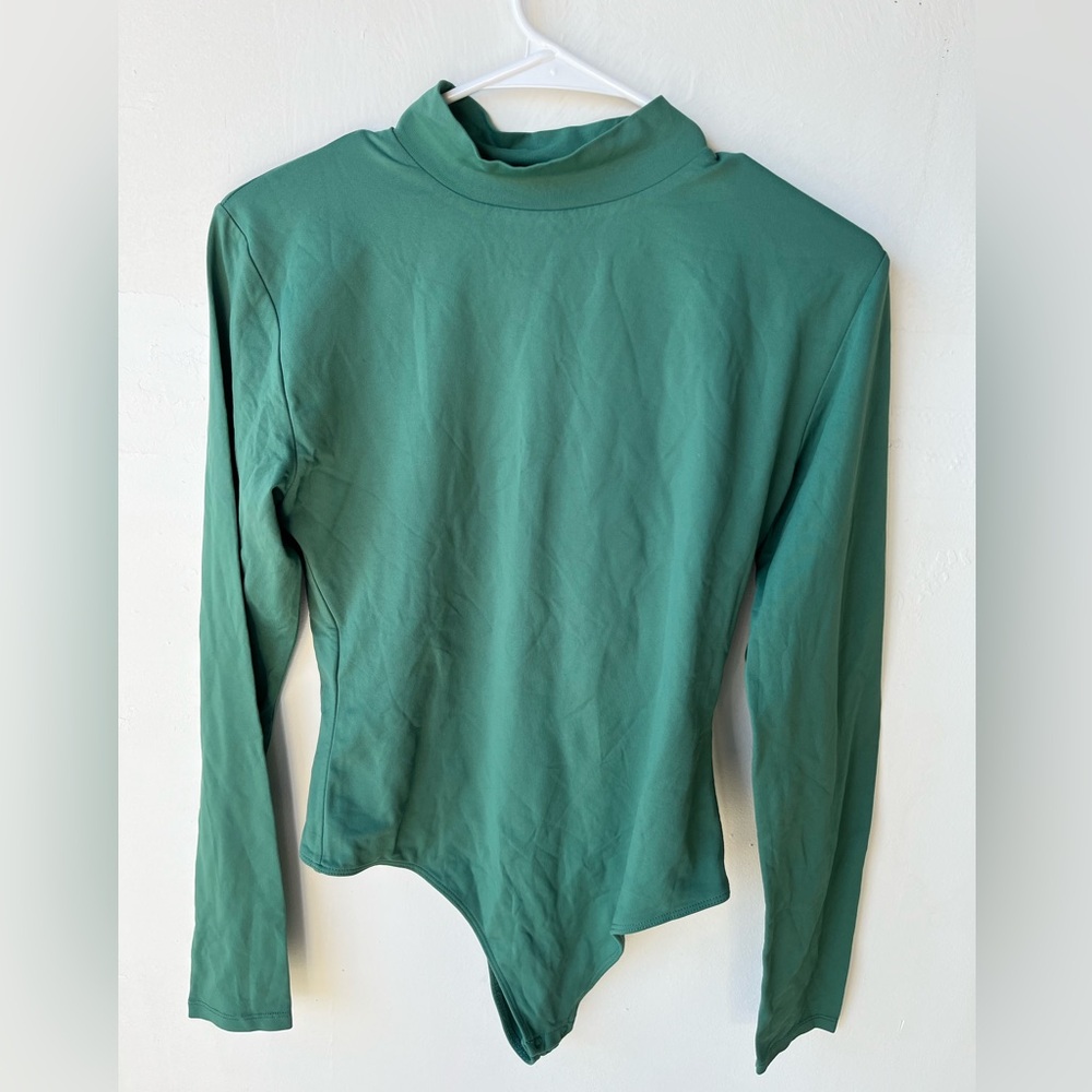 Aritzia Babaton Green Long Sleeve Turtleneck bodysuit